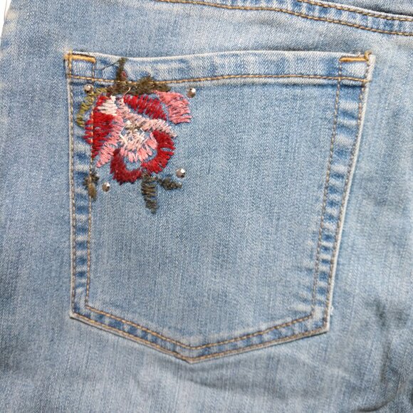 Gloria Vanderbilt Women's Rose Bouquet Embroidered Tapered Fit Jeans 14P Petite - Picture 7 of 12